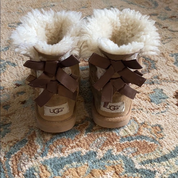 UGG Other - UGG Bailey Bow little kids sz 10 boots